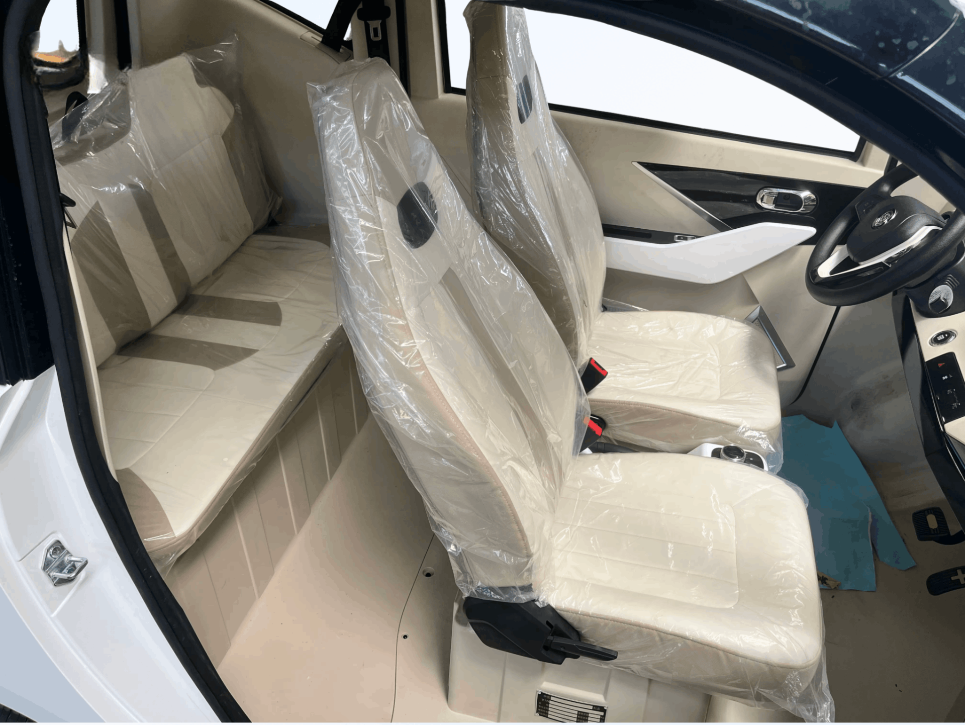 Kleinmobil Microcar City – Sitze und Innenraum von der Seite